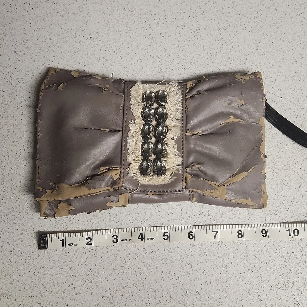 Simply Vera Vera Wang Lilac/Lavender Wrislet/Clutch with GemS